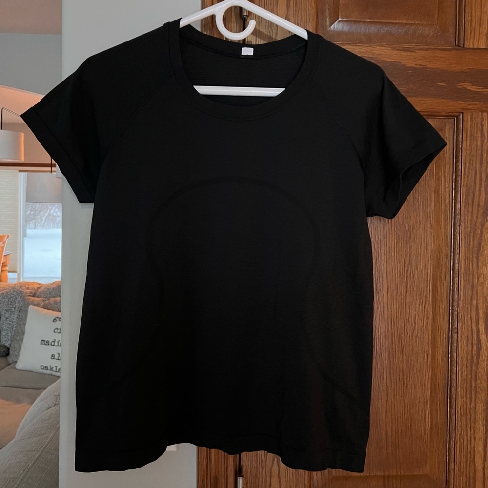 Lululemon swiftly tech short sleeve - size 12